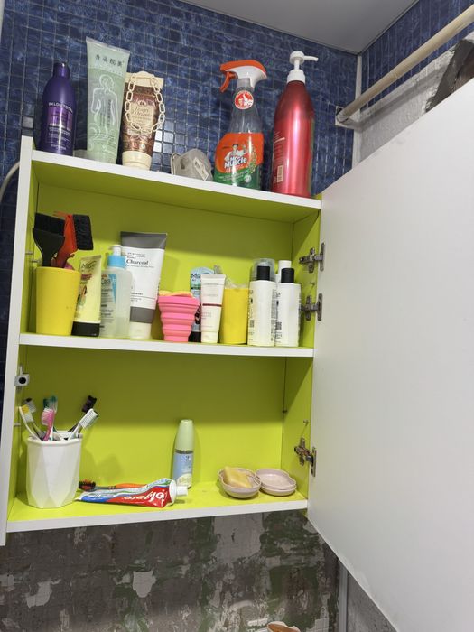 Продам зеркало с полкой