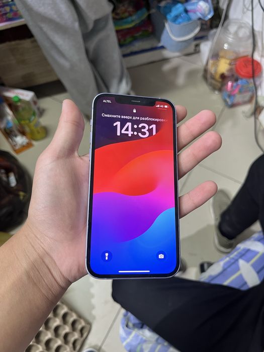 iPhone 12.