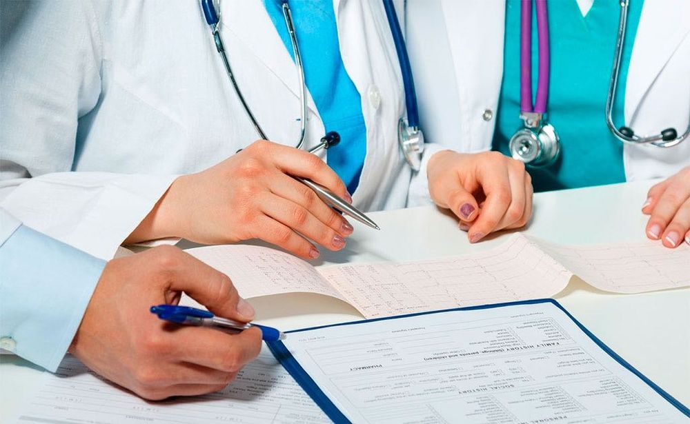 Hamshira va tibbiyot xodimlari uchun kurslar — Sertifikat + amaliyot"