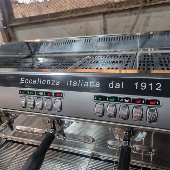 Kofe mashinka Italianski xolati ideal