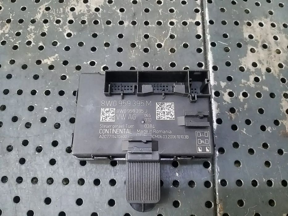 Modul calculator usa stanga spate audi a4 b9 8w 8w0959395m 8w0959395j