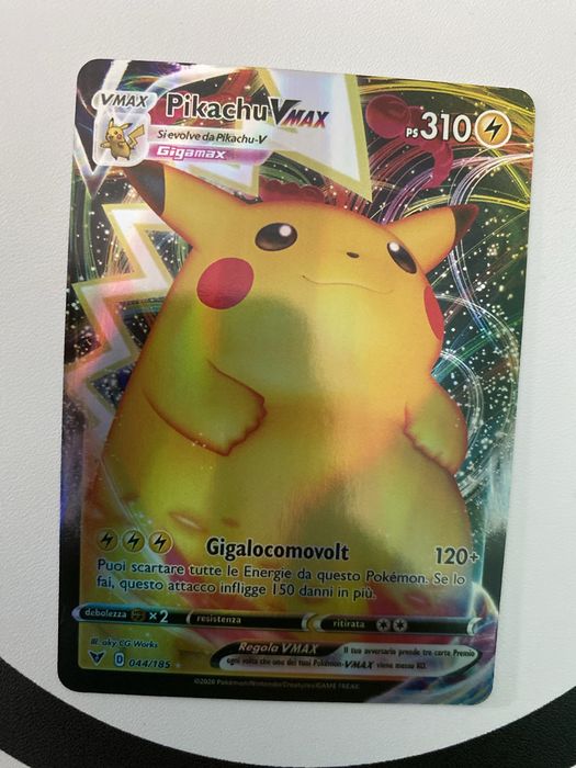 Vmax Pikachu в добро състояние