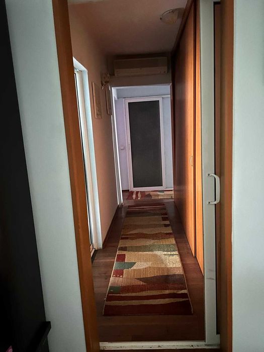 Vând apartament cu 4 camere