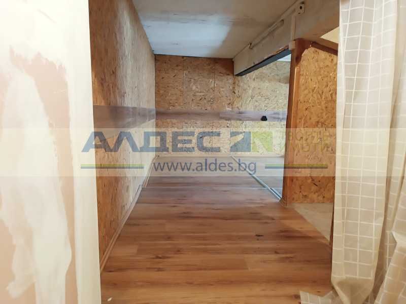 Дава се под наем Магазин в София, Център - 74 кв.м за 765 € - Снимка #1