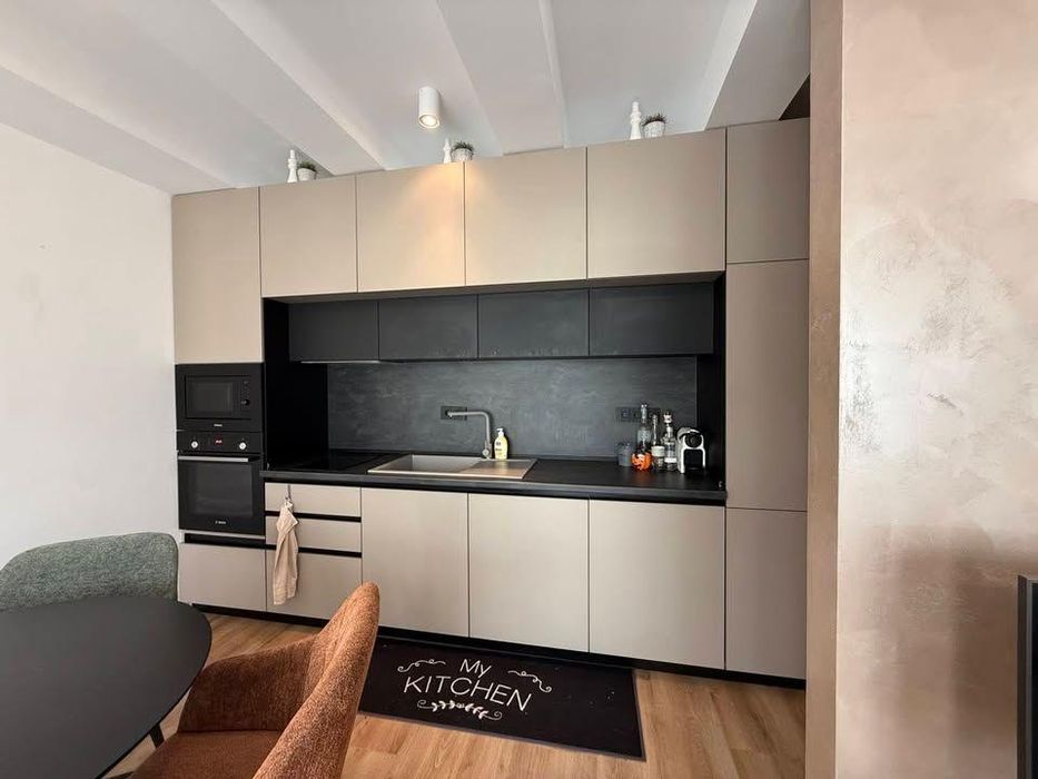 Дава се под наем Двустаен апартамент в Варна, Бриз - 65 кв.м за 1196.97 € - Снимка #1
