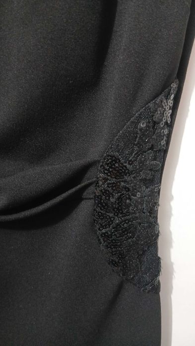 Черна рокля с дантелени акценти – Lipsy London