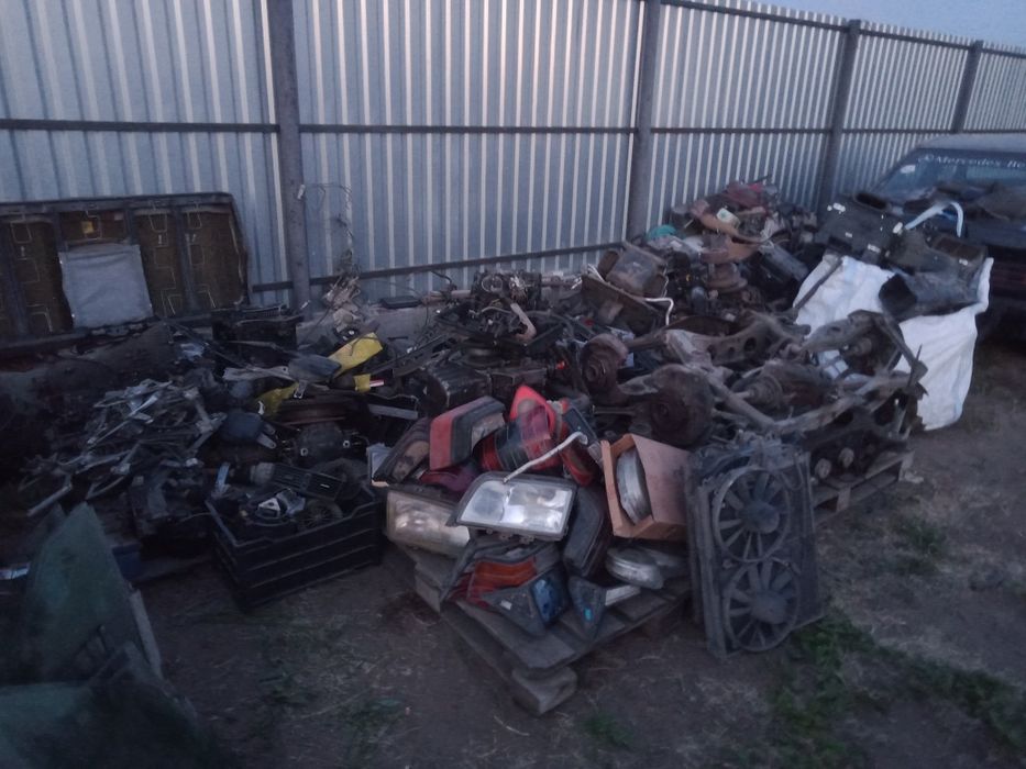 Запчасти Мерседес 190и124и202и210