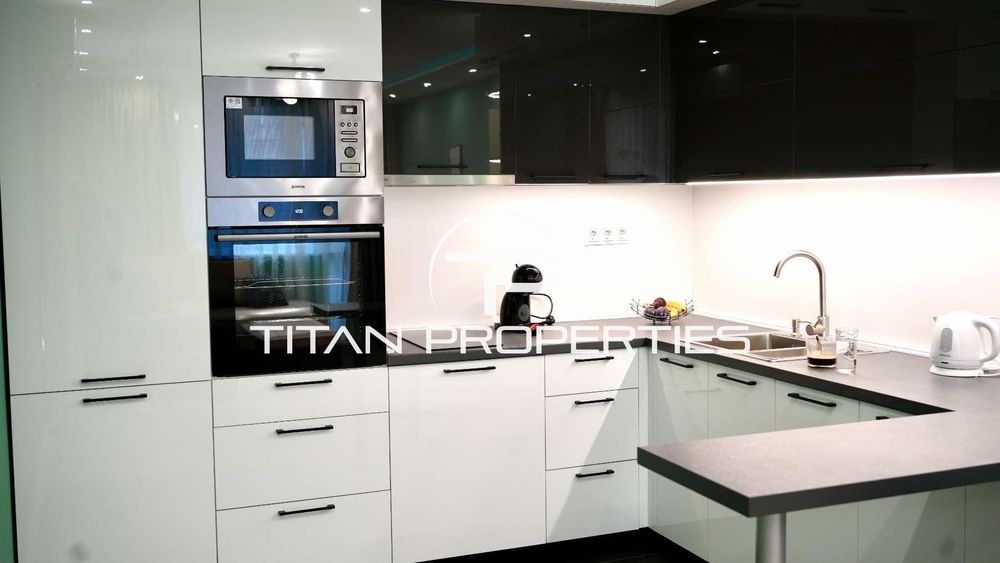 Дава се под наем Двустаен апартамент в Пловдив, Център - 70 кв.м за 575 € - Снимка #2