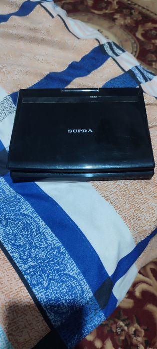 Портативный DVD.