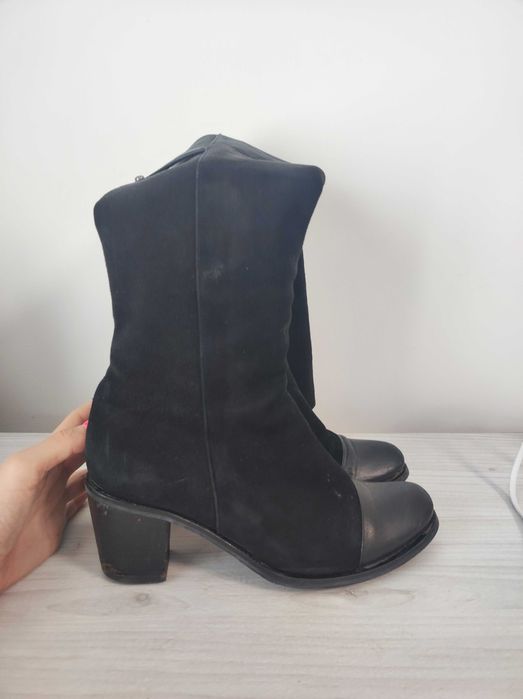Черни велурени ботуши