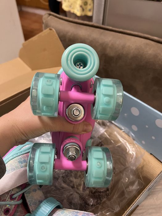 Ролкови кънки момиче