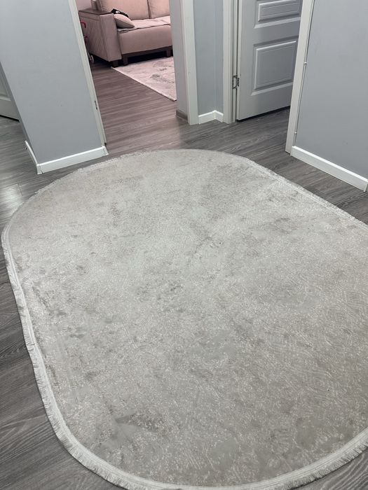 Ковер овальный в хорошем состоянии