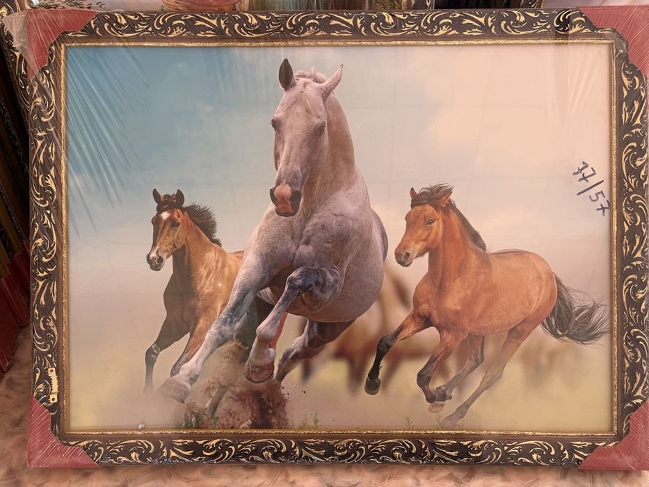 Картины новые в упаковках