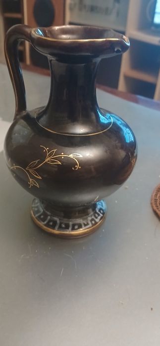 Красива малка амфорка