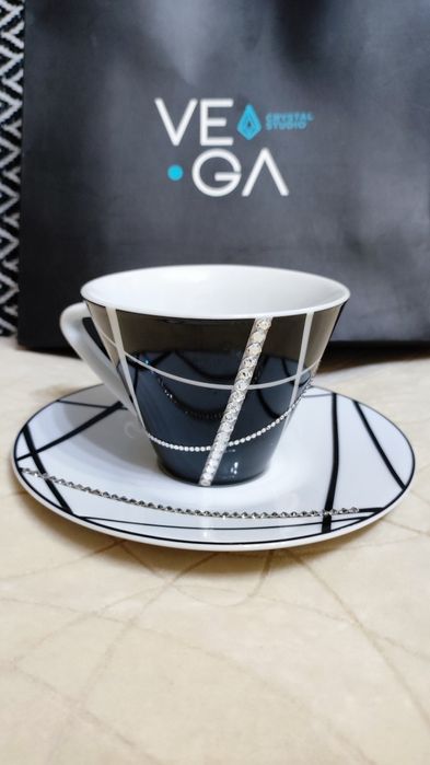 Элитная чашка с блюдцем, камни Сваровски.