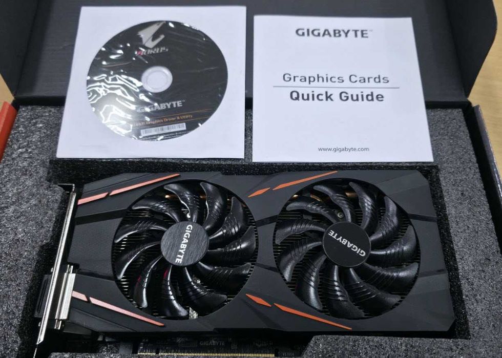 Продавам Gigabyte Radeon RX 570 Gaming 4GB GDDR5 (GB RX570GAMING-4GD)