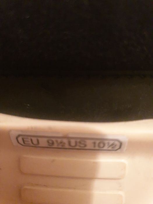 Комплект от 1 бр.ски,1 бр.обувки и щеки 3 комплекта.