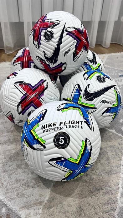 Футбольные мячи