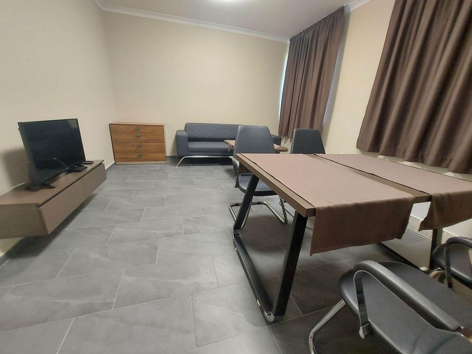 Дава се под наем Двустаен апартамент в Бургас, Център - 55 кв.м за 561 € - Снимка #2