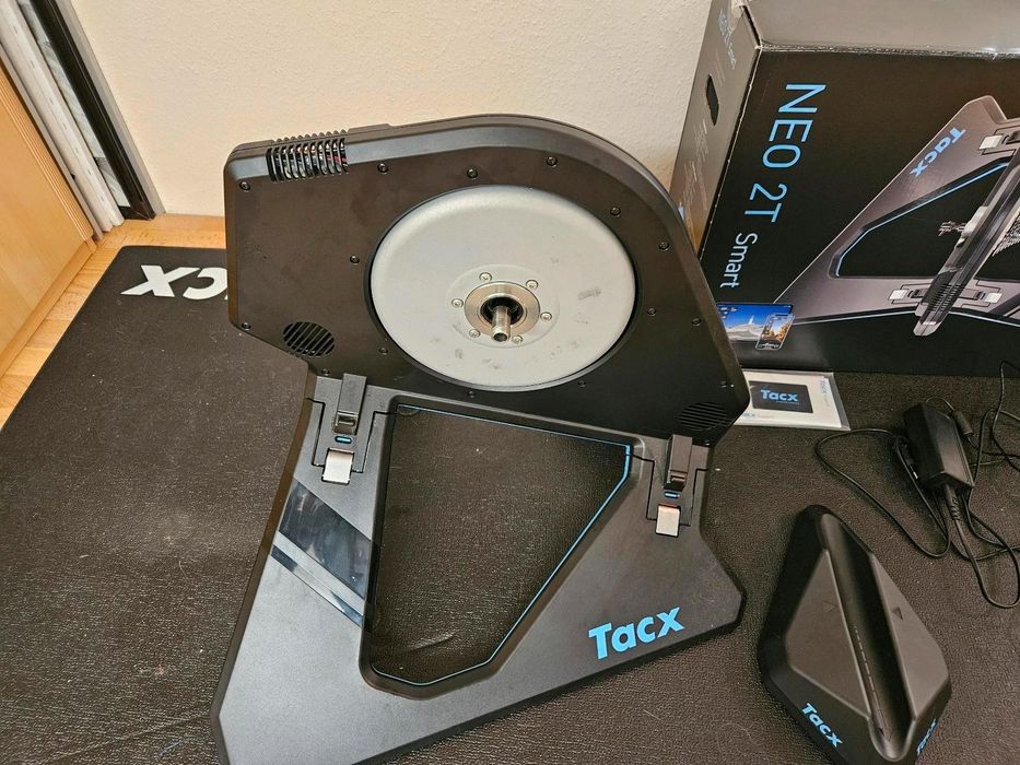 Garmin Tacx Neo 2T Smart T2875 велотренажор (отлично състояние)