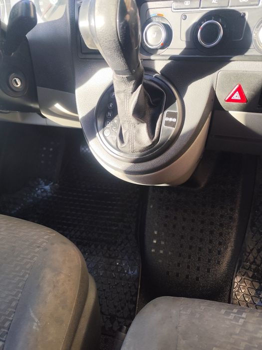 Vând sau schimb Volkswagen T5 an 2011