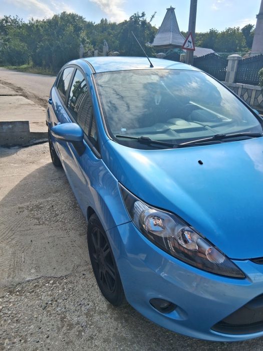 Vând Ford Fiesta
