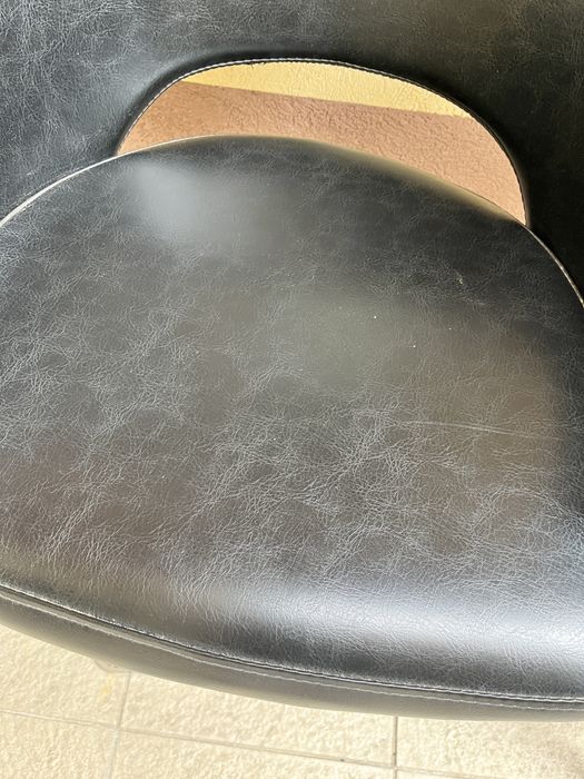 Scaun coafor negru, calitate buna. In conditii  bune. Preluare personala Bucuresti.