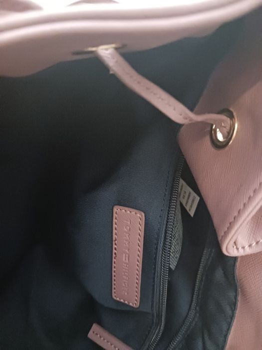 Vând geanta tommy hilfiger noua!