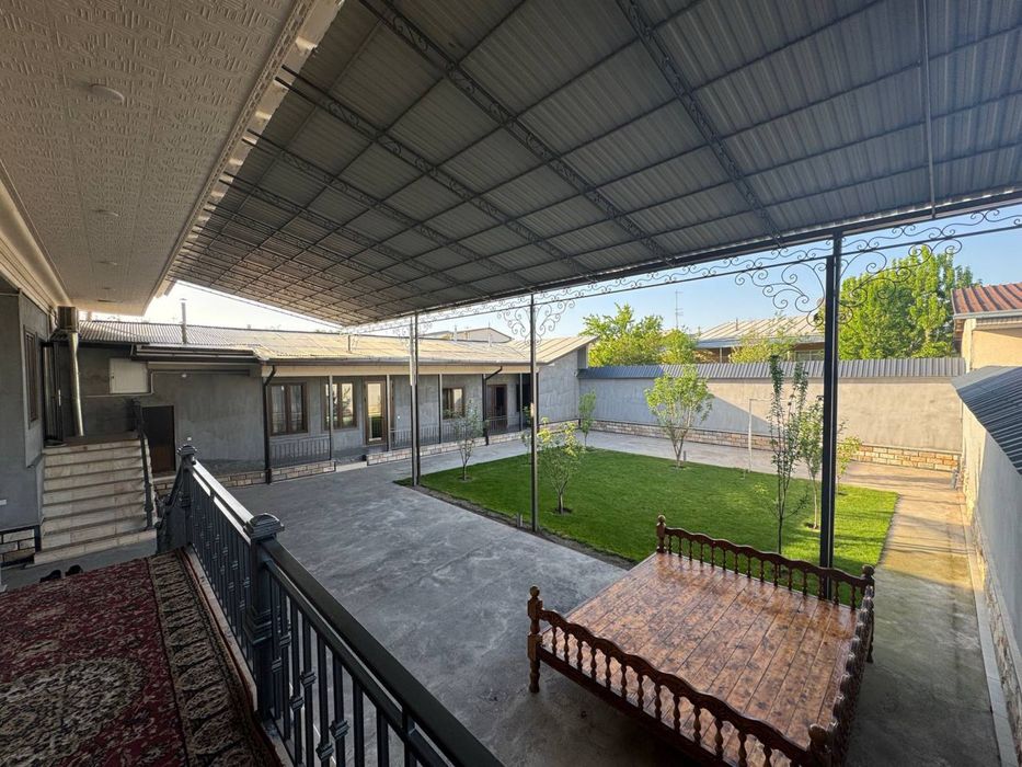 Урикзор уй сотилади