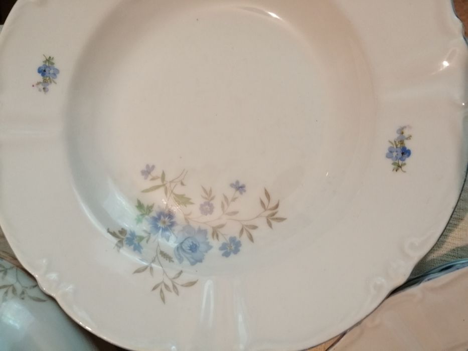 Част от български сервиз.