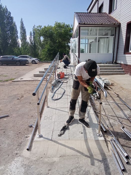 Поручни и пандусы для инвалидов