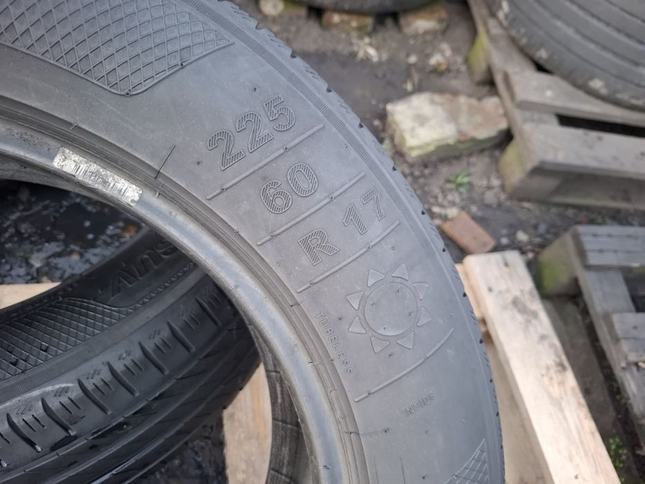 Vand 2 anvelope 225 60 17 klebar bune vara