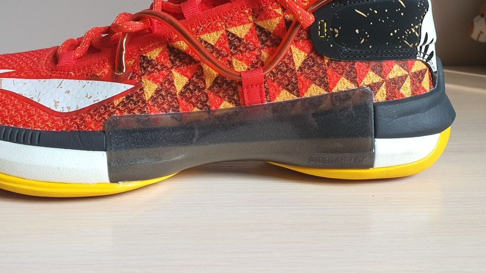 Баскетбольные кроссовки Li Ning