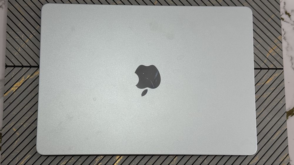 Macbook air m4. 16гб 256гб