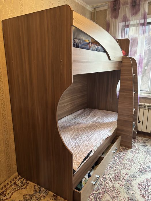 Двухъярусная кровать