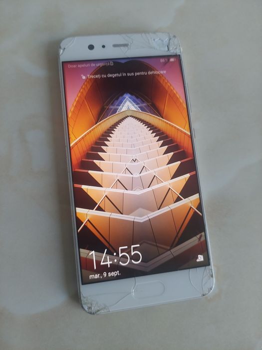 Vând Huawei P10 White (alb) spart dar perfect funcțional //poze reale