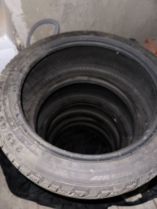 Продам комплект зимних шин 4шт.