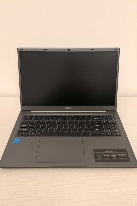 Vând Laptop Aspire Lite 15, cu Windows 11 pro  instalat, cu licență.
