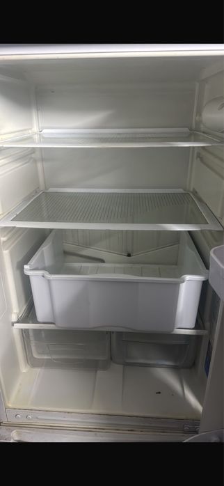 Холодильник Indesit в хорошем состоянии