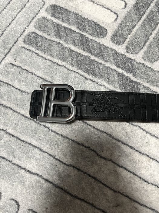 curea burberry,purtata o data