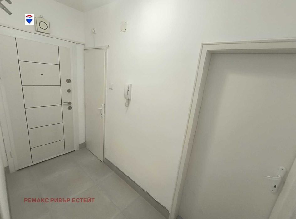 Продава се Тристаен апартамент в Русе, Център - 98 кв.м за 1653 €/кв.м - Снимка #9
