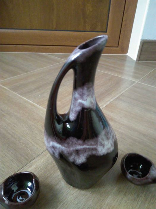 Стара керамична гланцирана каничка с чашки