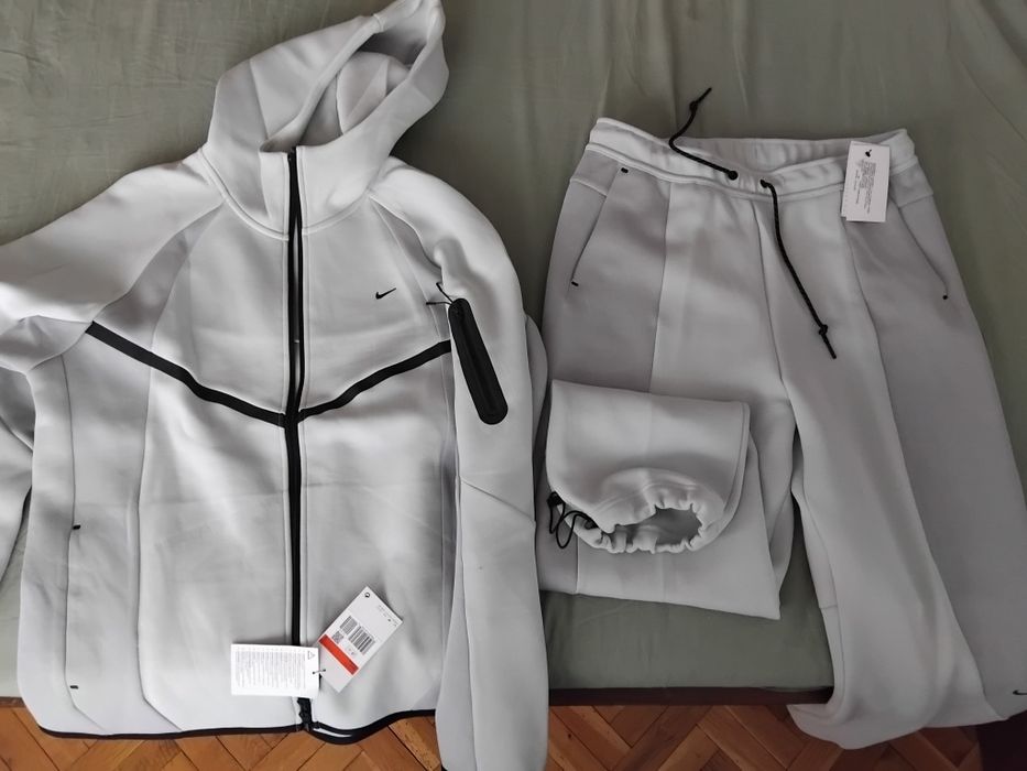 Анцунг Nike бяло с сиво, размер Л