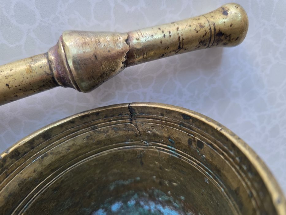 Стари посребрени чайници, месингови свещници,лампа, хаванчета, и менче