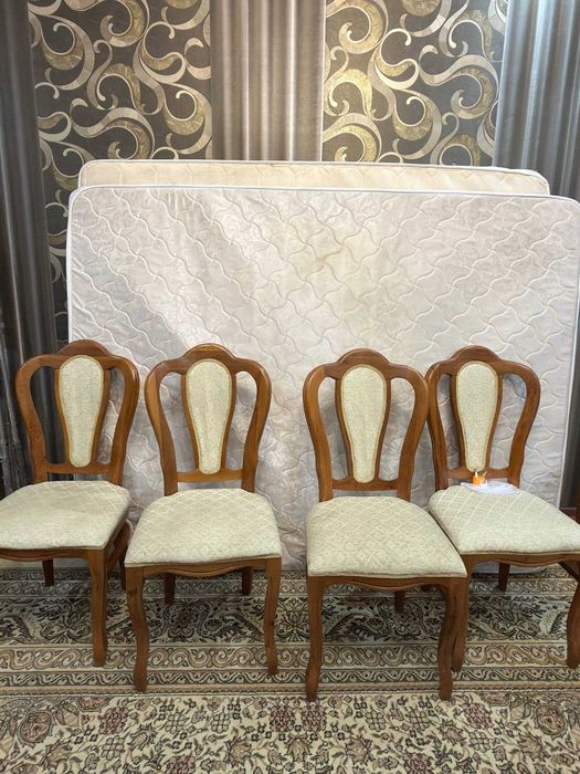 Стол для гостиной