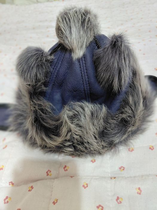 Caciula piele si blana naturala, varsta 2-3 ani, stare impecabila.