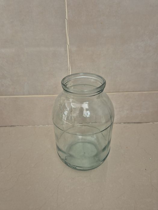 Банки 2литровые продам