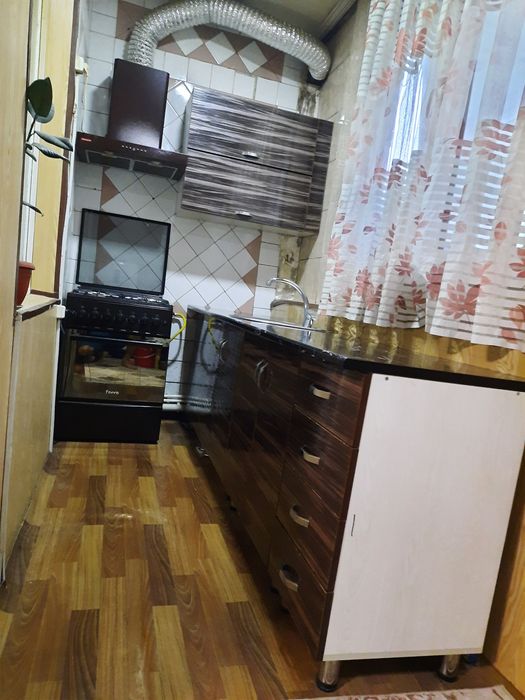 Кухонная мебель основание мдф, фасад акрил состояние аккуротно