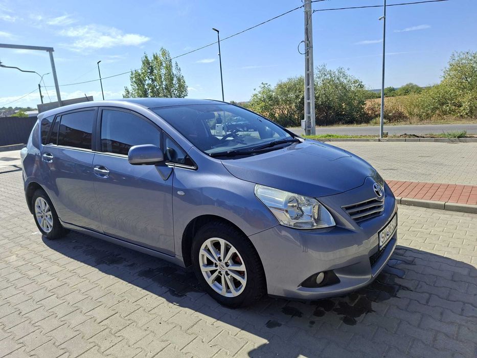 TOYOTA Verso