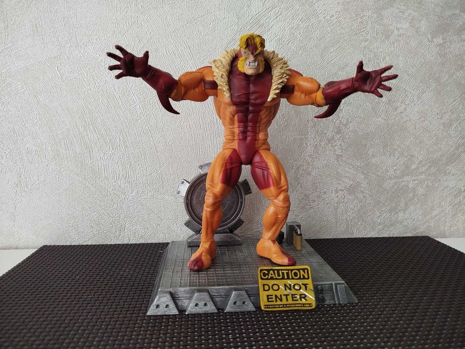Саблезубый Marvel Select